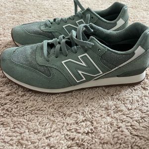 Womens New Balance 696